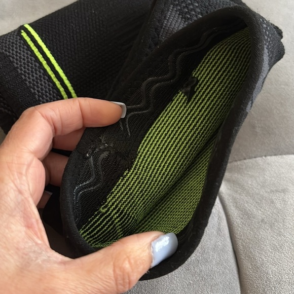 Knee Sleeves includes two size small - Picture 6 of 6